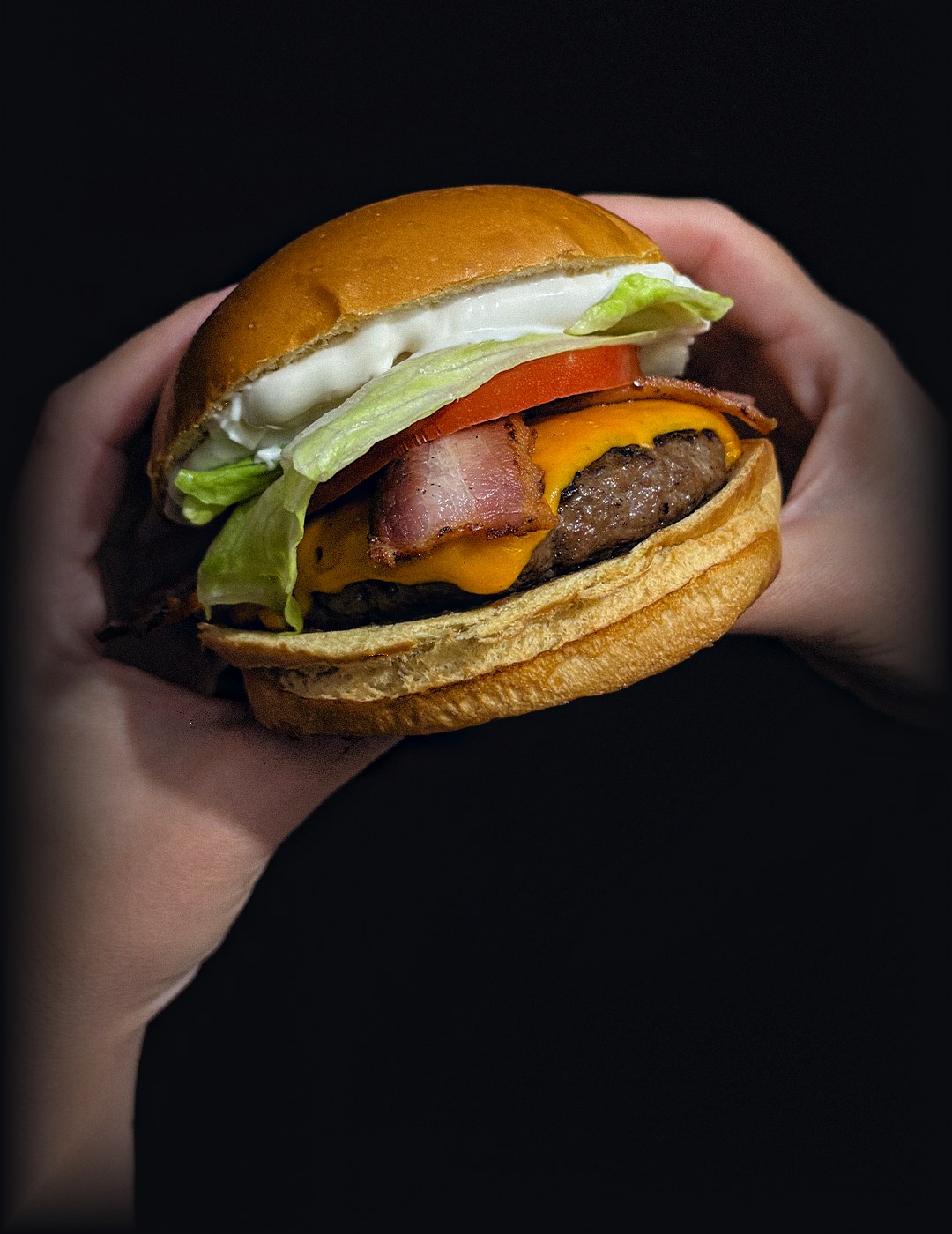 Kombi's Salad Bacon nas mãos